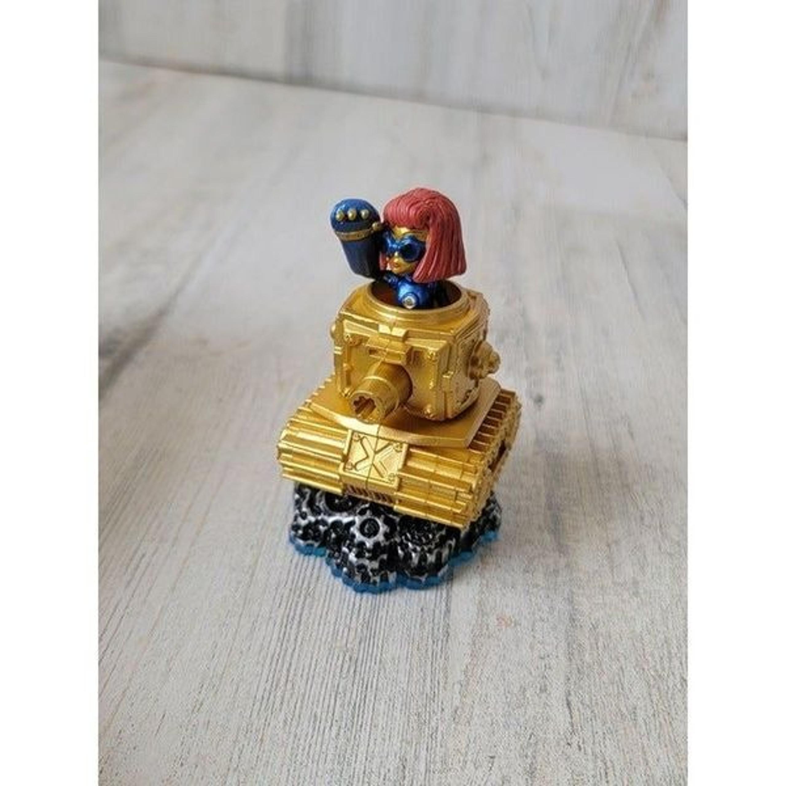 Activision 2013 machine tank woman Skylander toy figure