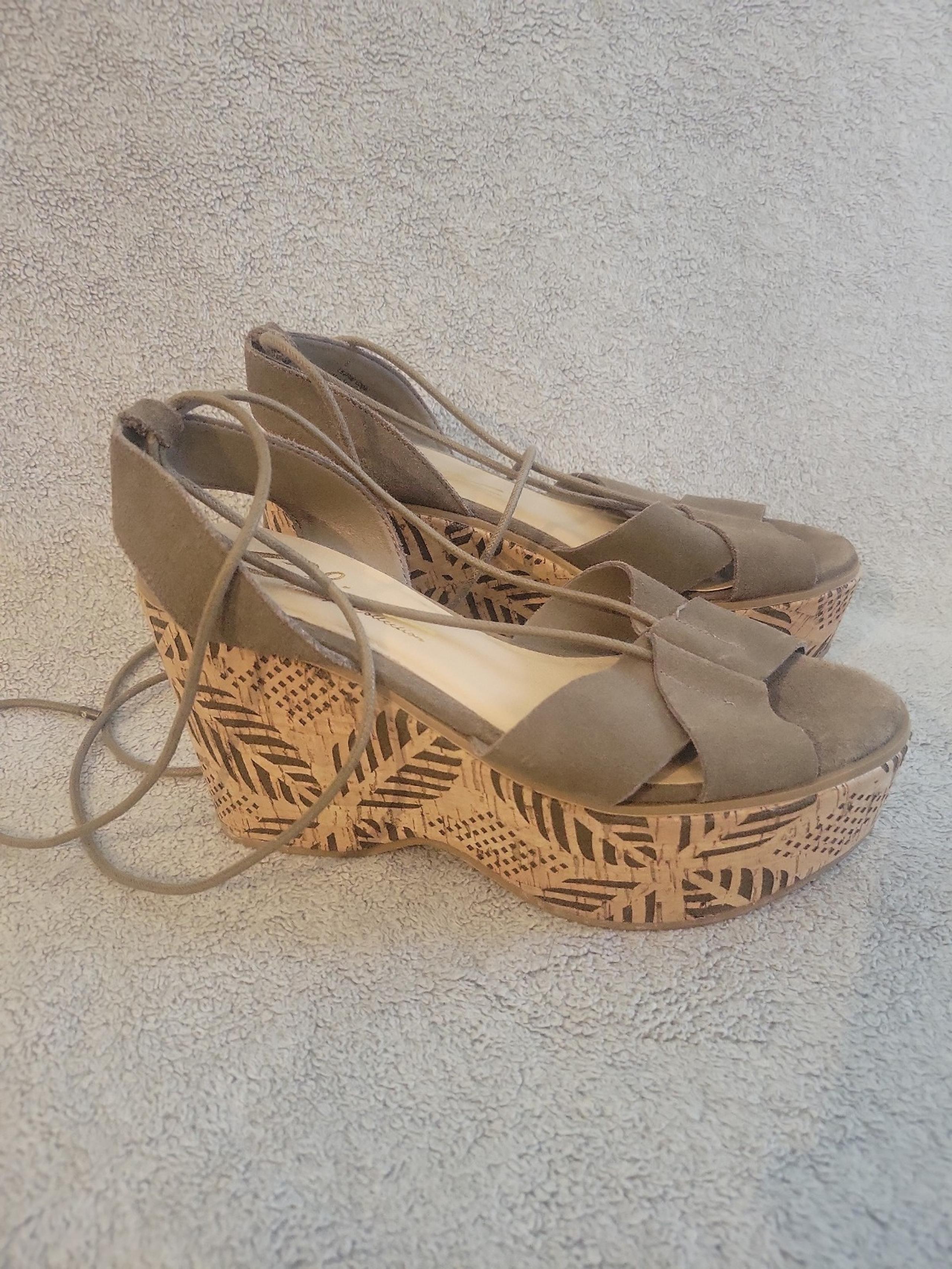 Leather Wedge sandals