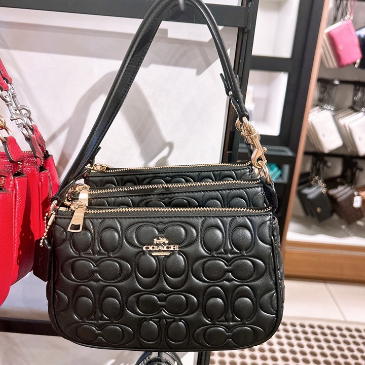 nwt coach Nolita 19 In Signature Leather gold/black