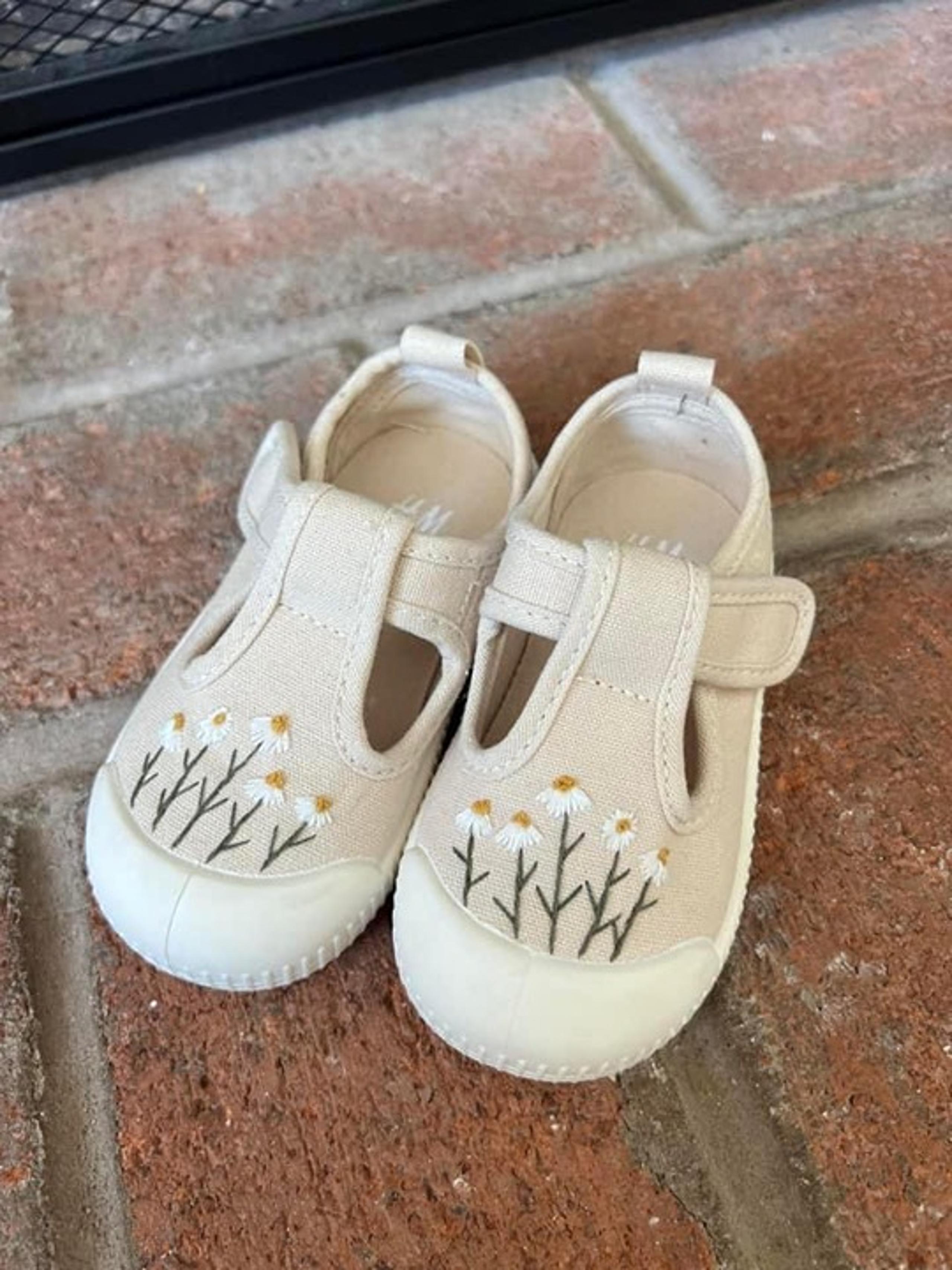 Embroidered toddler shoes
