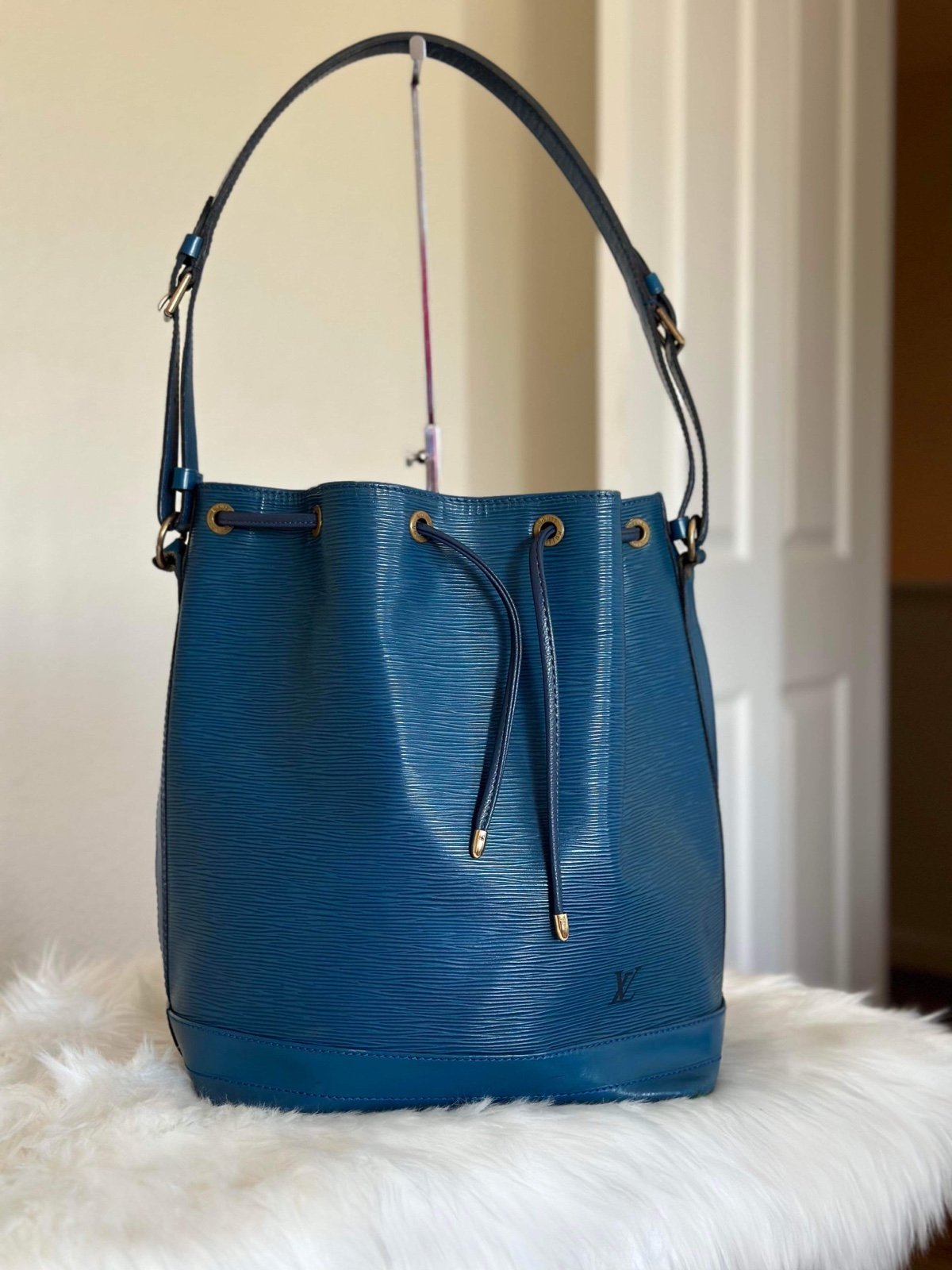 Lv Shoulder Bag