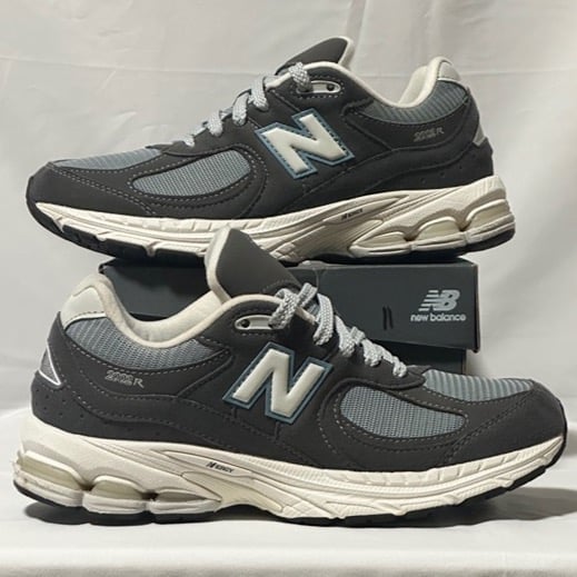 (0036) New Balance 2002R Magnet Lead (GS) - Size 6.5Y Kids (GC2002FB)