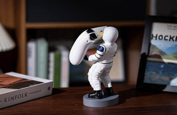 Astronaut Mobile Phone & Gaming Controller Holder, Device Stand, Cable Guys, Des