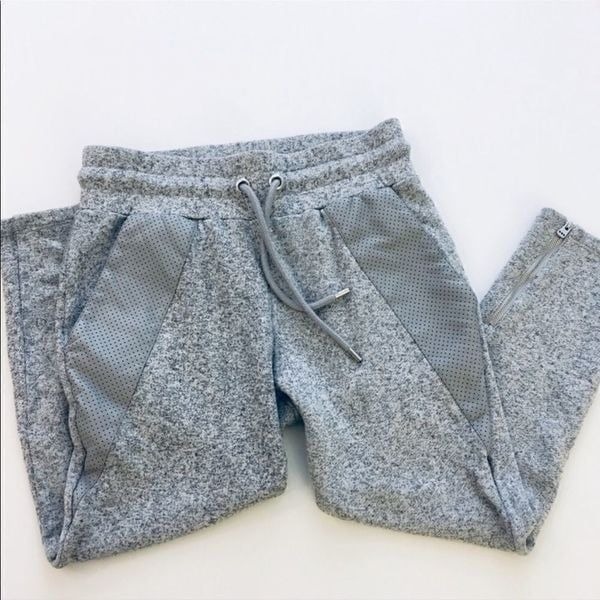 euc Lorna Jane cropped sweatpants sz xs gray