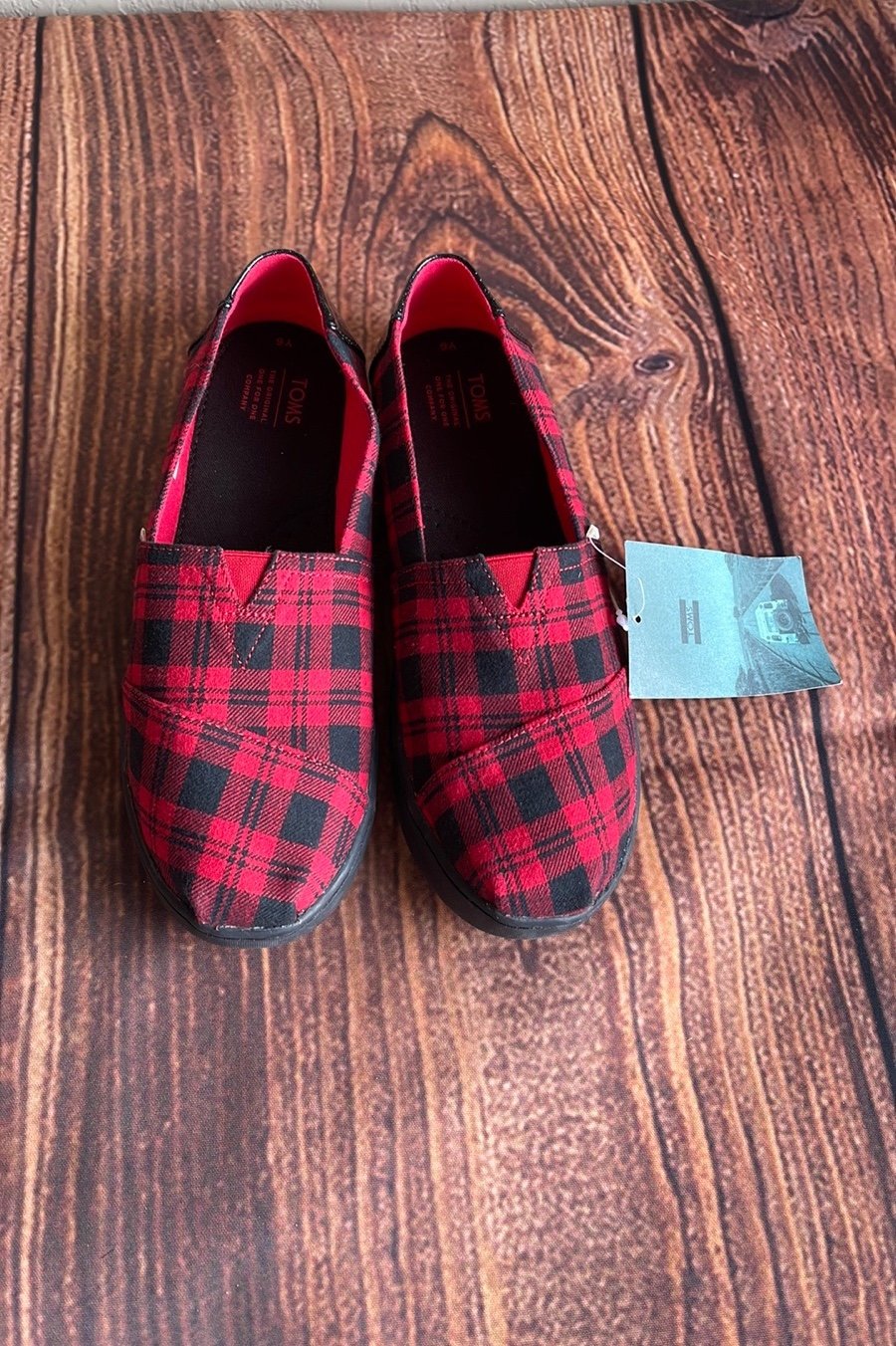 (NWT) TOMS Size 6.