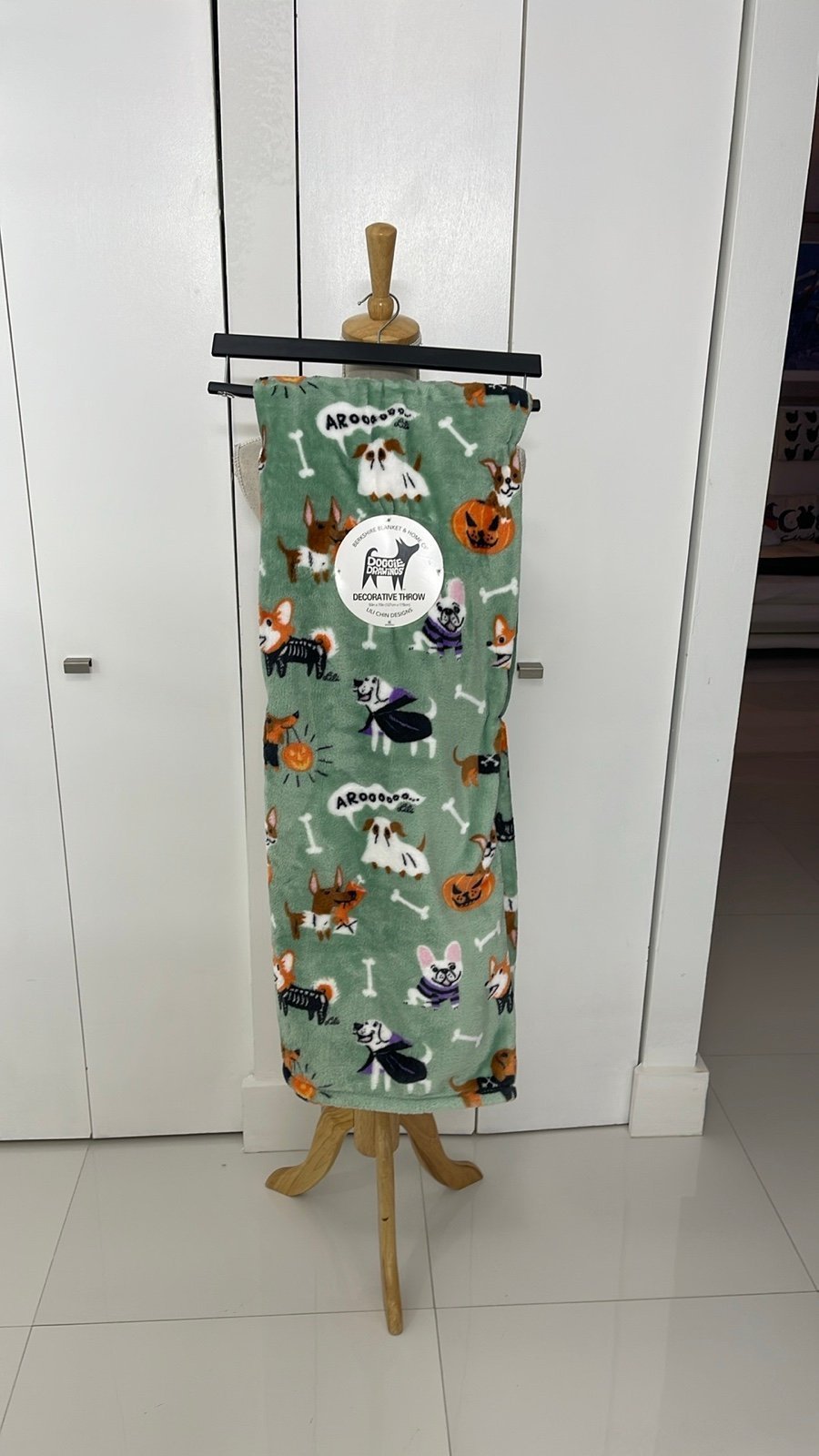 Berkshire Halloween Green/Black/White Dogs in Costumes SALE !!Throw Blanket