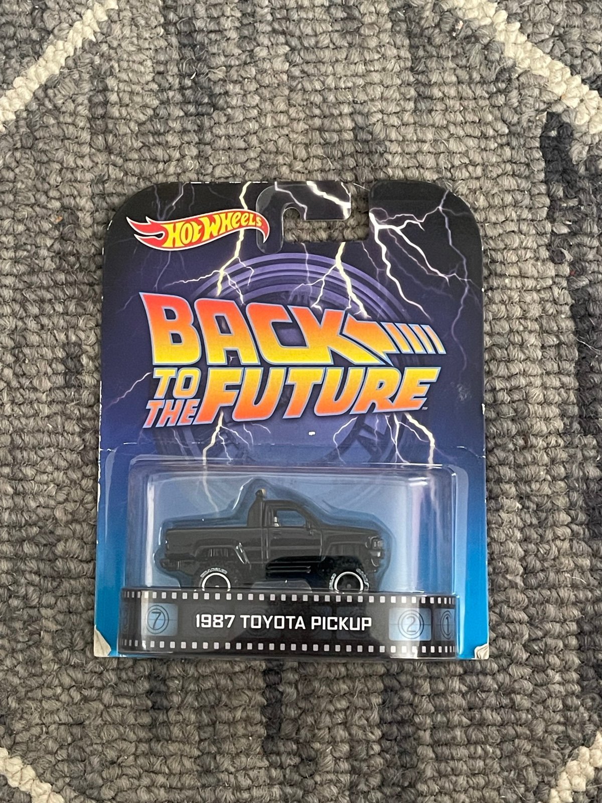 2013 HOT WHEELS RETRO ENTERTAINMENT BACK TO THE FUTURE 1987 TOYOTA PICKUP TRUCK