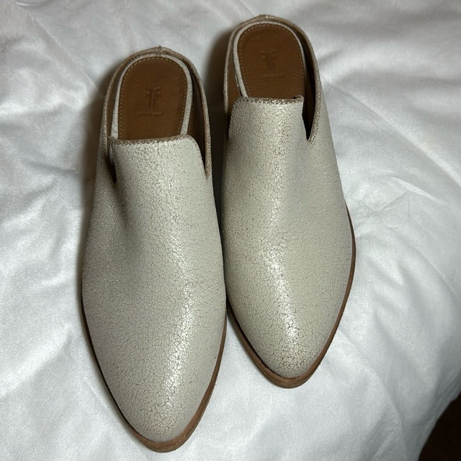 FRYE Fry Ray Off White Cracked Metallic Western-Inspired Leather Mule Size 6.5M