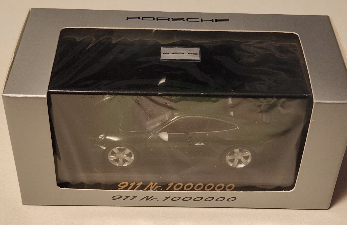 Porsche 911 NR. 1000000 Irish Green 1:43 Spark Diecast Model Brand New