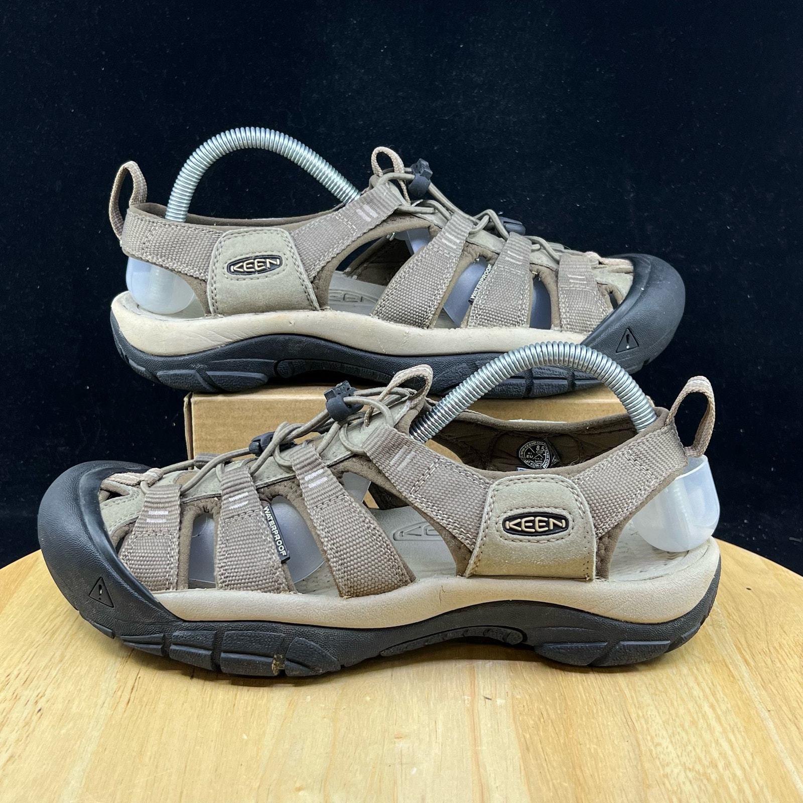 Men's Keen Newport Beige Mesh Sport Sandal Size 8.5