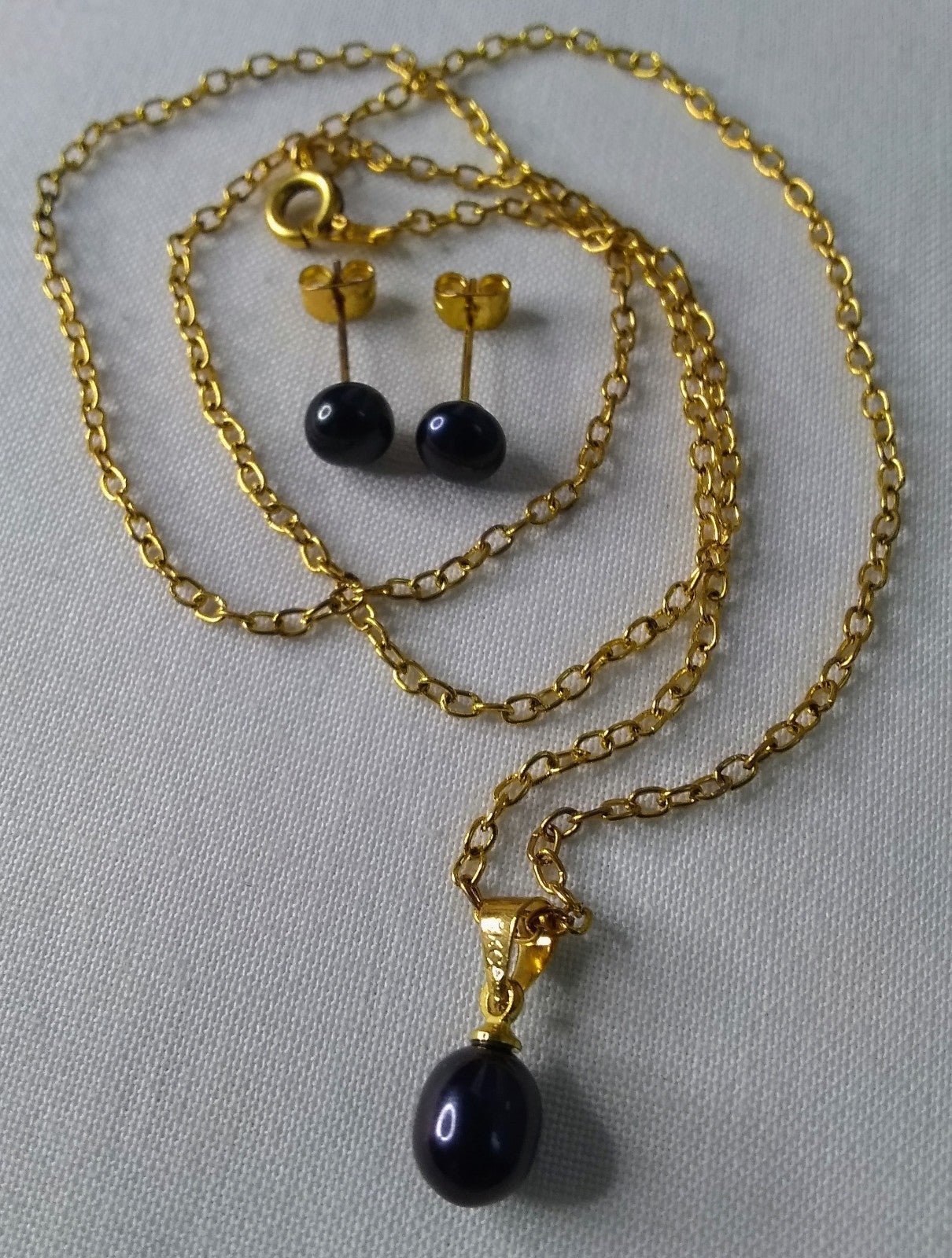Genuine Black Pearl 18KC Gold Pendant Necklace & Stud Earring Set