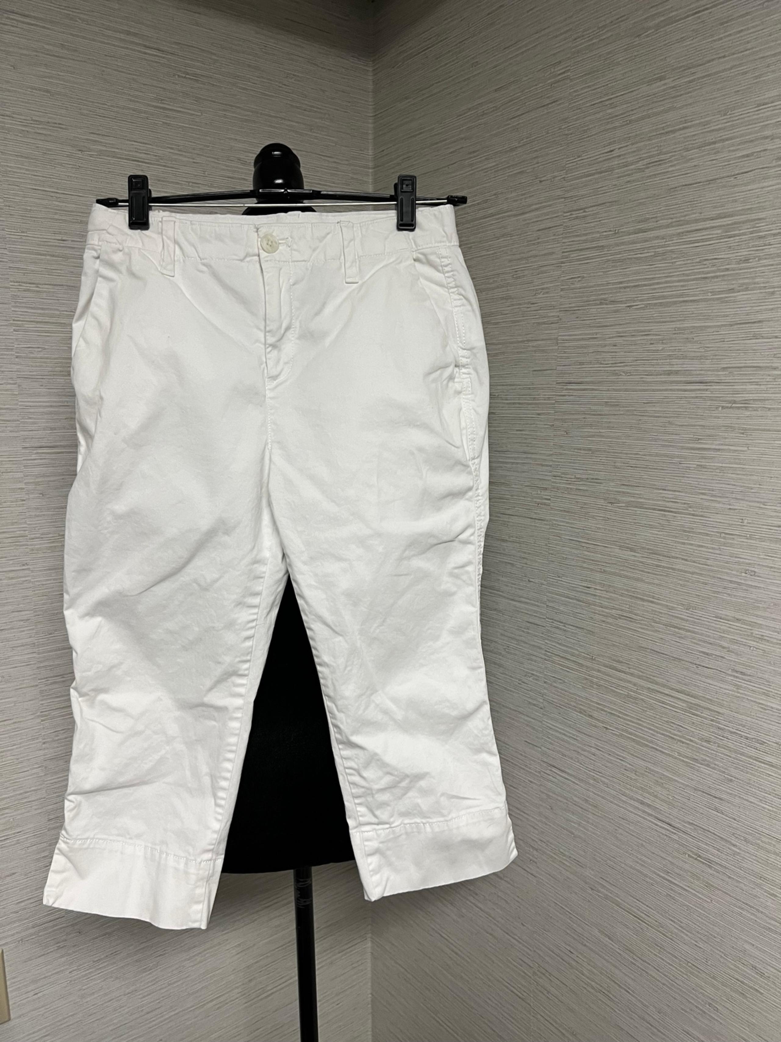 White gap cropped khaki’s chino- girlfriend fit size 0