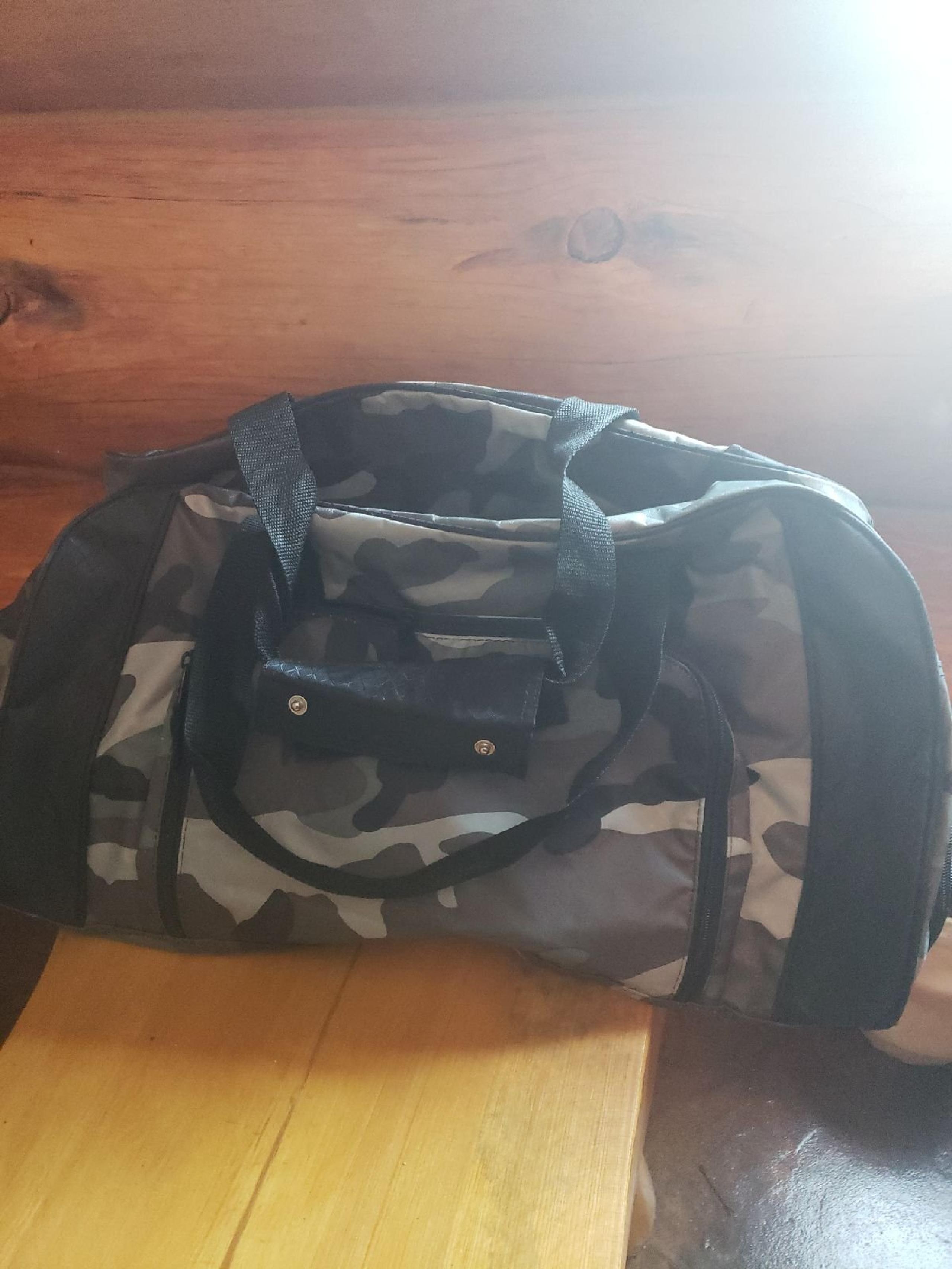 Thirty one camoflage duffel bag