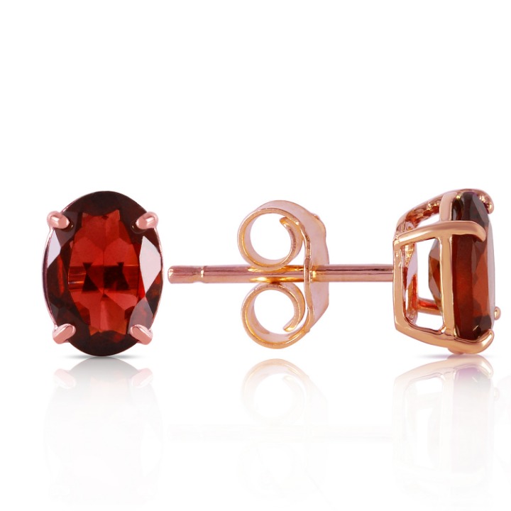 GOLD STUD EARRING WITH NATURAL GARNETS