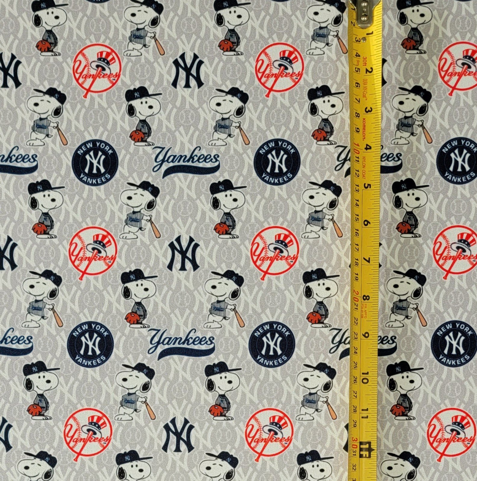 SNOOPY NEW YORK YANKEES FABRIC 1 YARD