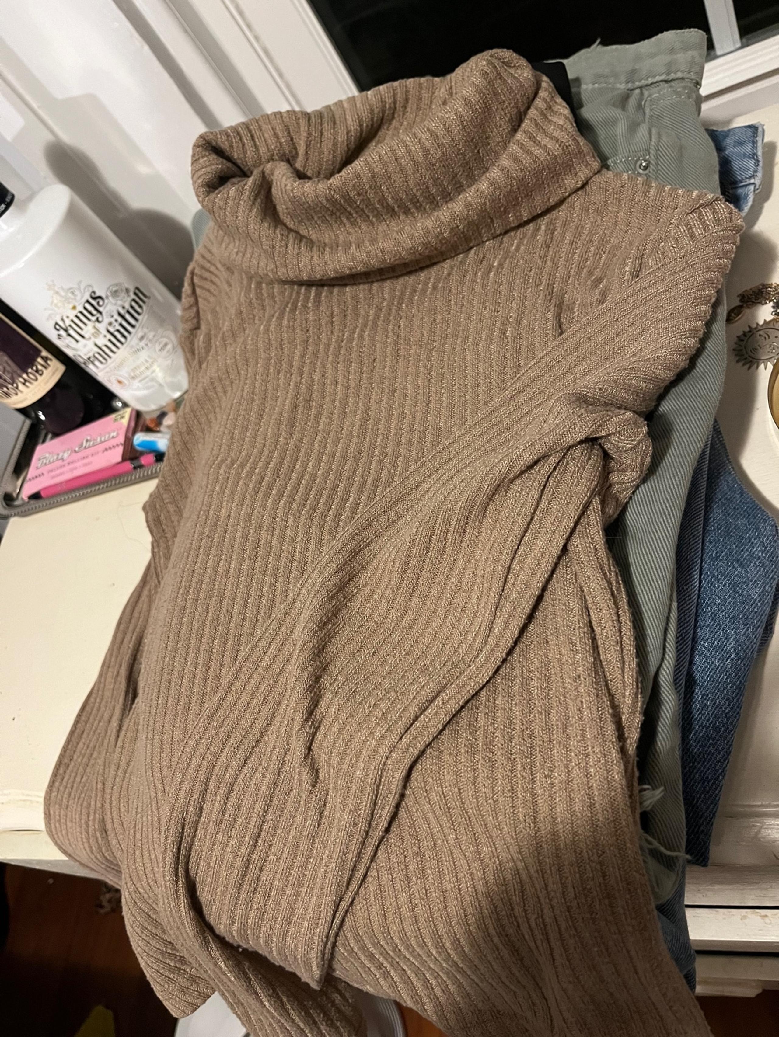 Neutral turtle neck
