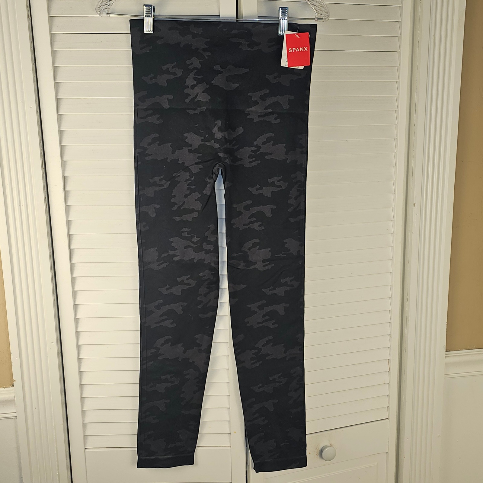 NWT Spanx Womens Black Camo Look At Me Now Leggings XL