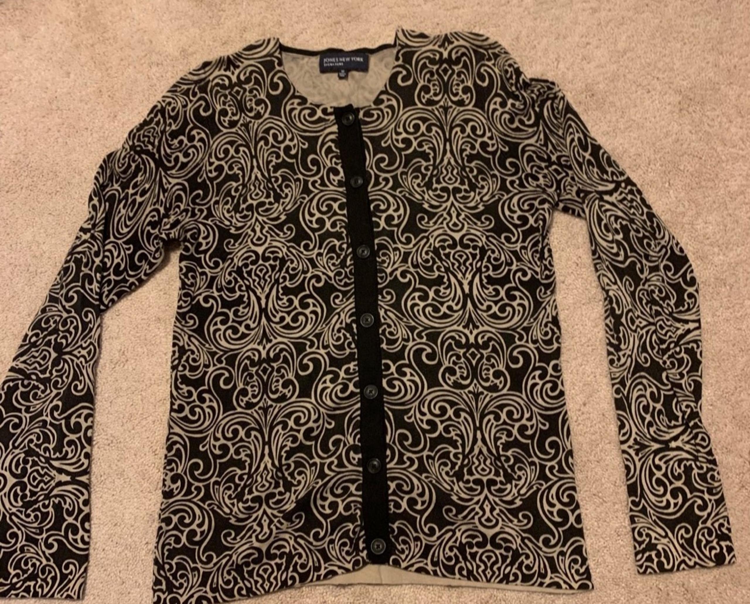 Jones New York lightweight patterned cardigan. Women size M.