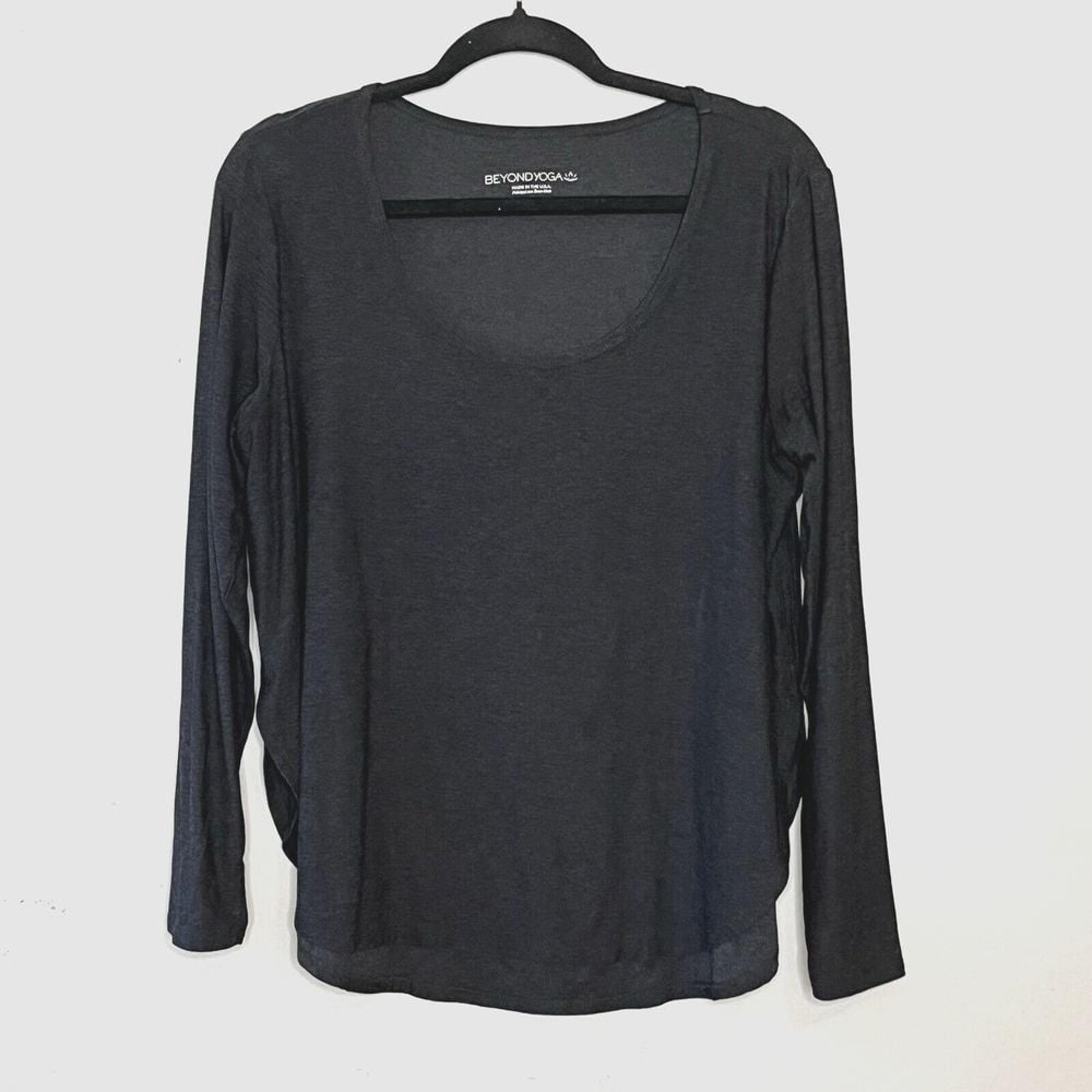 Beyond Yoga Womens Long Sleeve Top Curved Hem M Gray Activewear Sporty