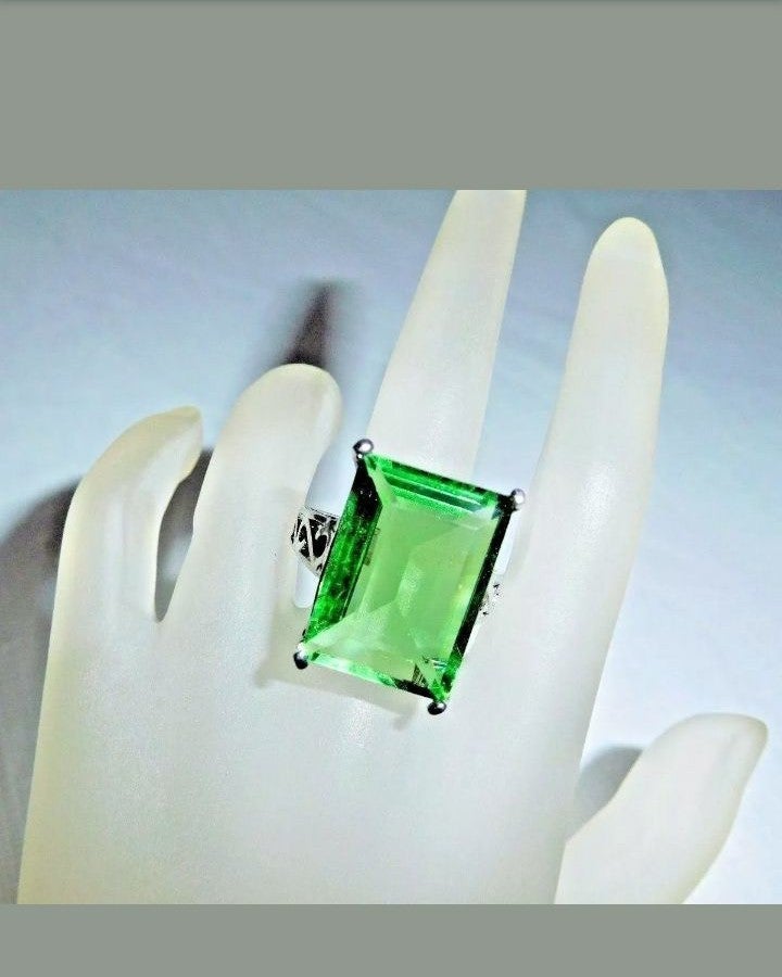 Green Tourmaline Solitarie Ring Sz 7.75