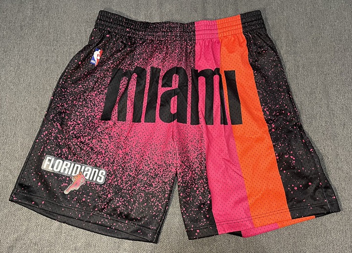 New Mitchell & Ness Miami Heat Floridians 2005 Gradient Swingman Shorts Sz: 2XL