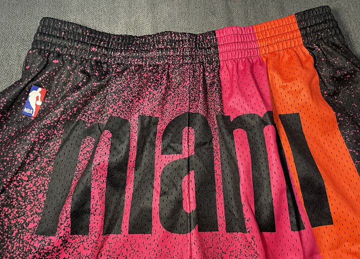 New Mitchell & Ness Miami Heat Floridians 2005 Gradient Swingman Shorts Sz: 2XL