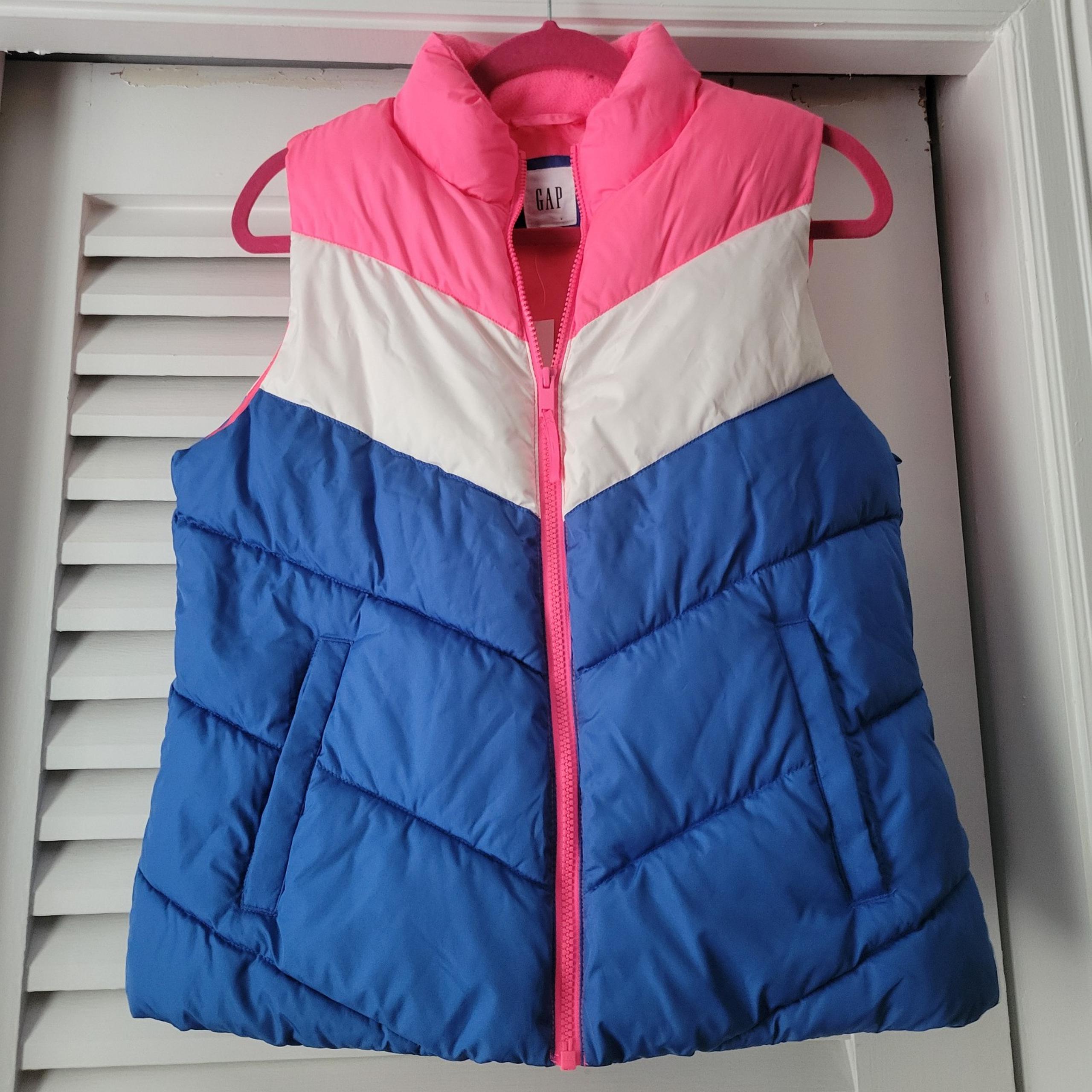 Gap  NWT puffer vest size medium.