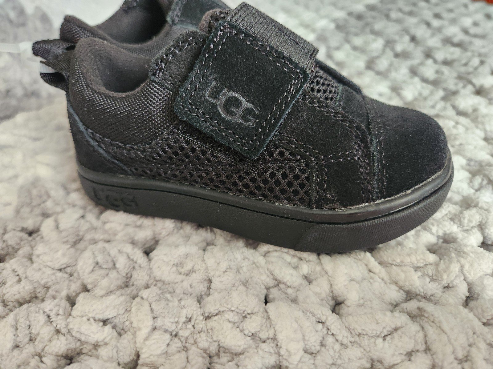 UGG Rennon Black Suede Low Top Sneaker shoes Toddler Size 6 New/ No Box