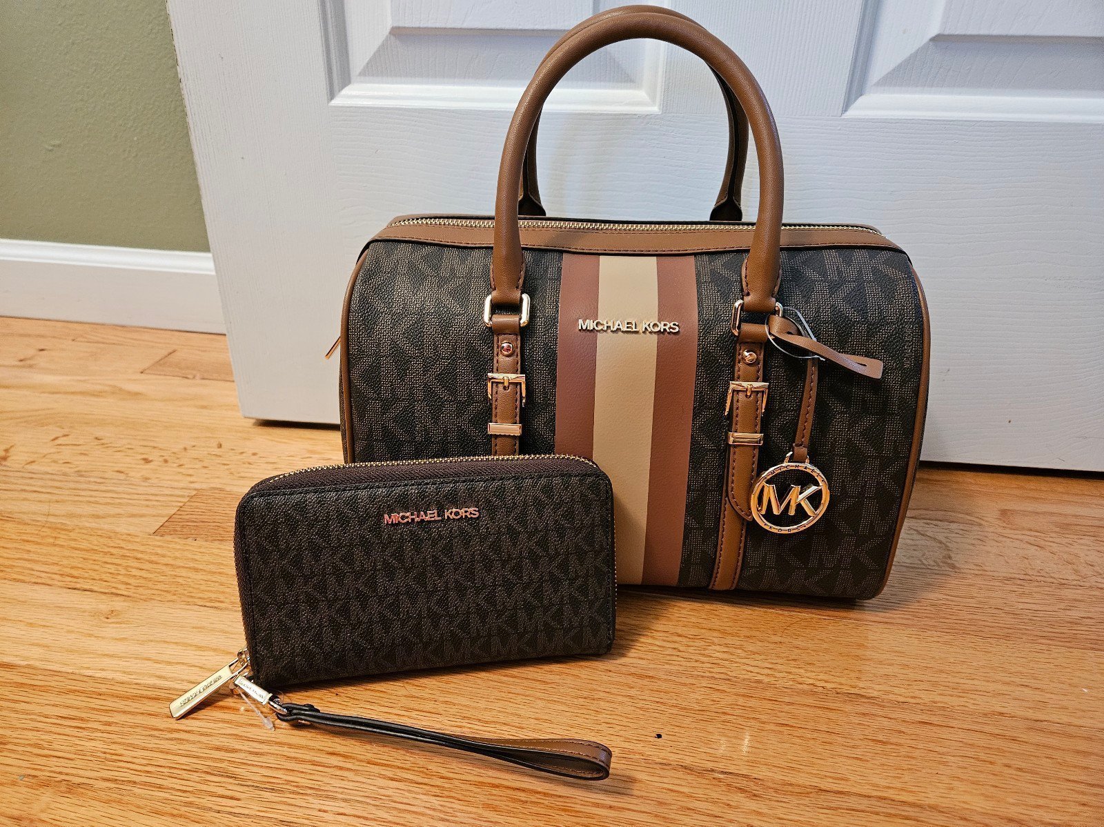 Michael Kors Bedford Duffle Satchel & Wallet NWT List price is 424