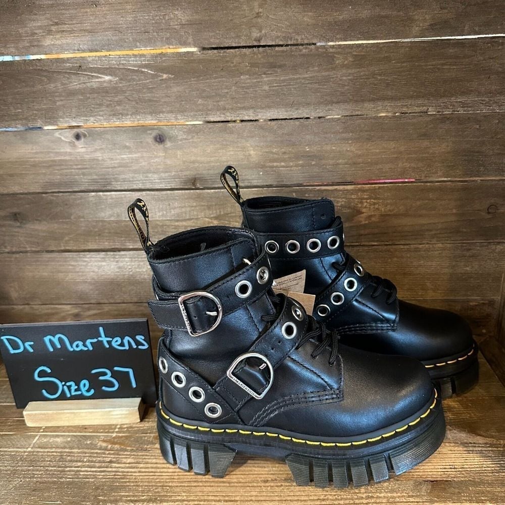 New Womens Dr. Martens Audrick Hardware Black Leather Platform Boots Size 6 M