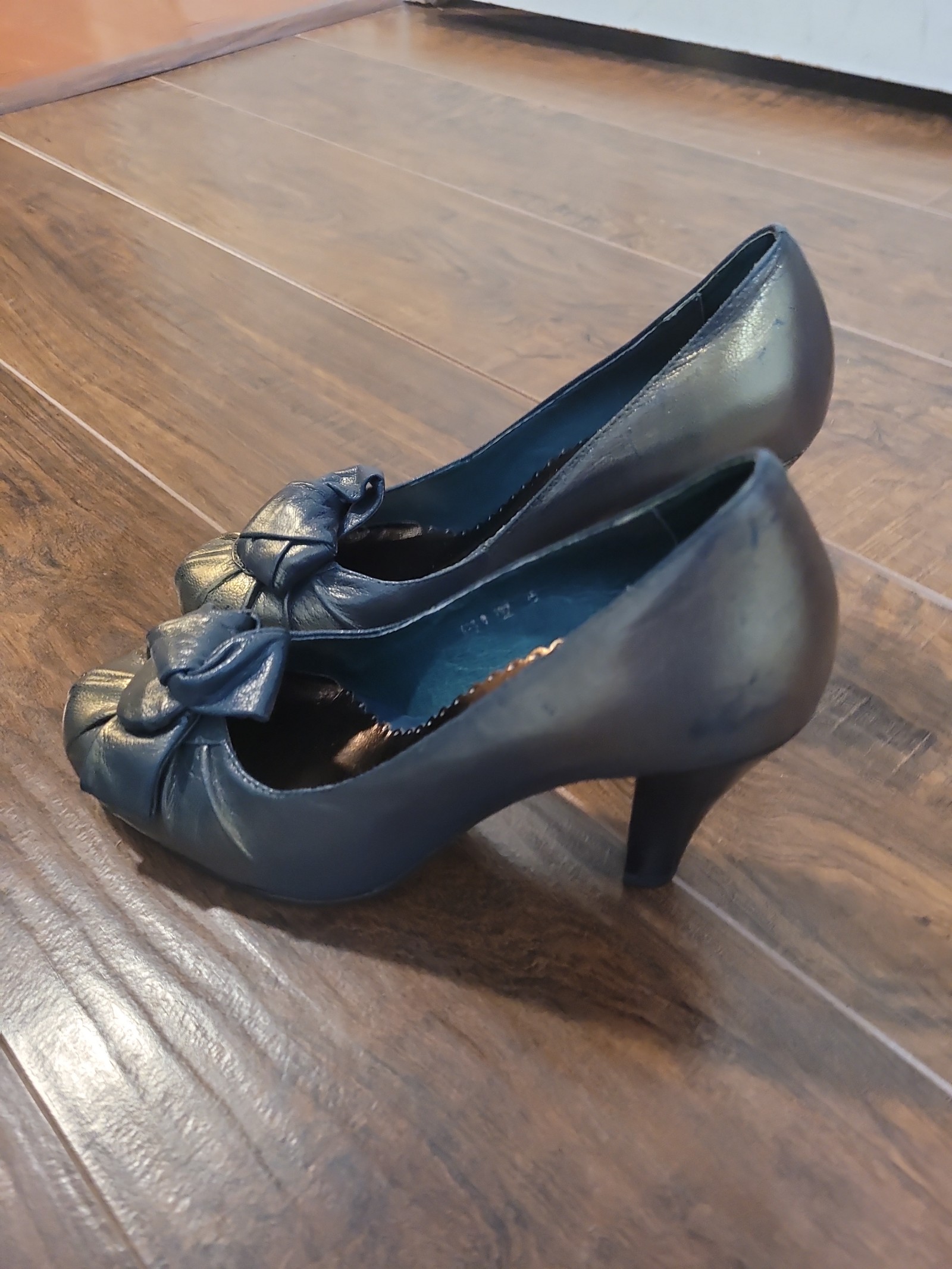 Douglas Leather Bow Knot Round Toebox Heels 35