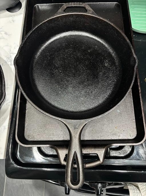 10.25 Inch Cast Iron Pre-Seasoned Skillet – Signature Teardrop Handle
