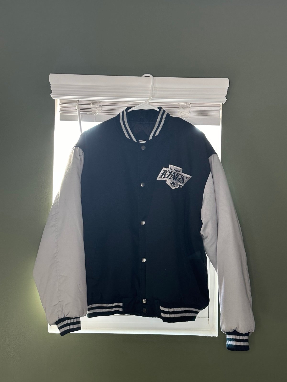 Vintage Los Angeles Kings Jacket !!