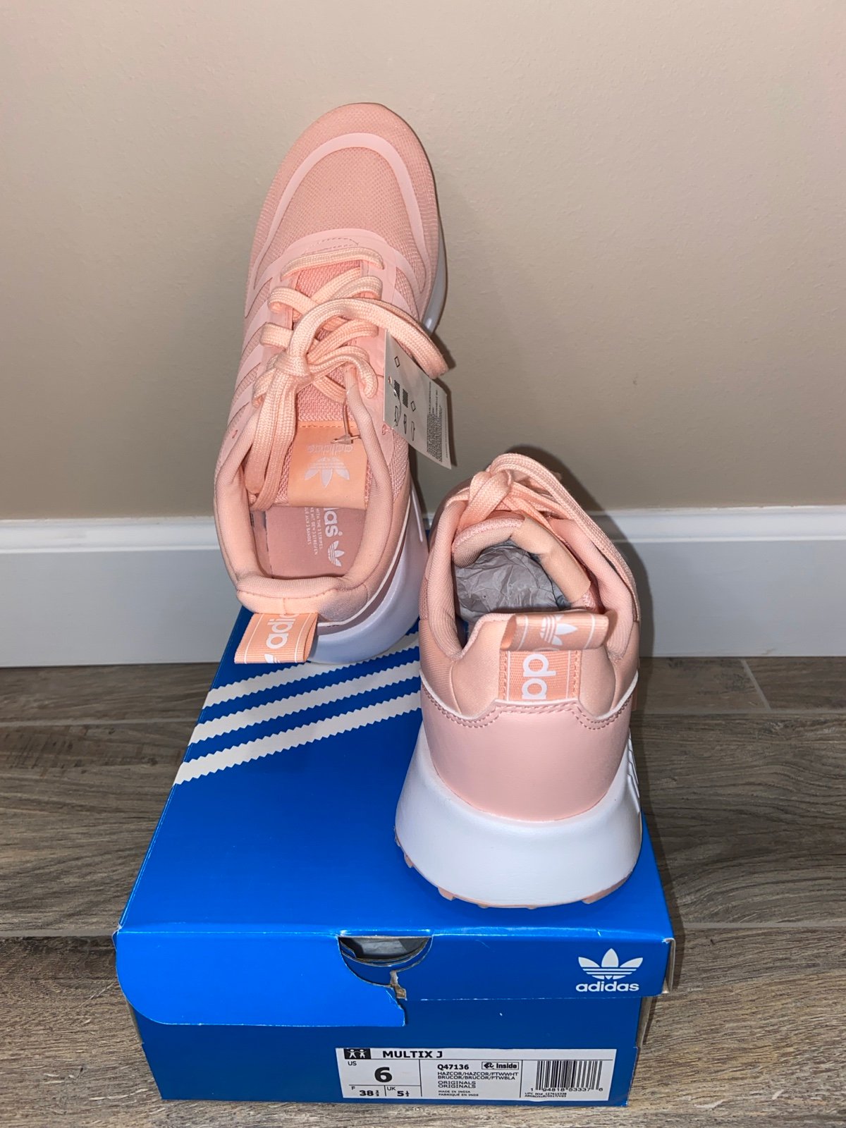 Adidas sneakers youth gorls sz 6 (or women 7.5) MULTIX J Q47136