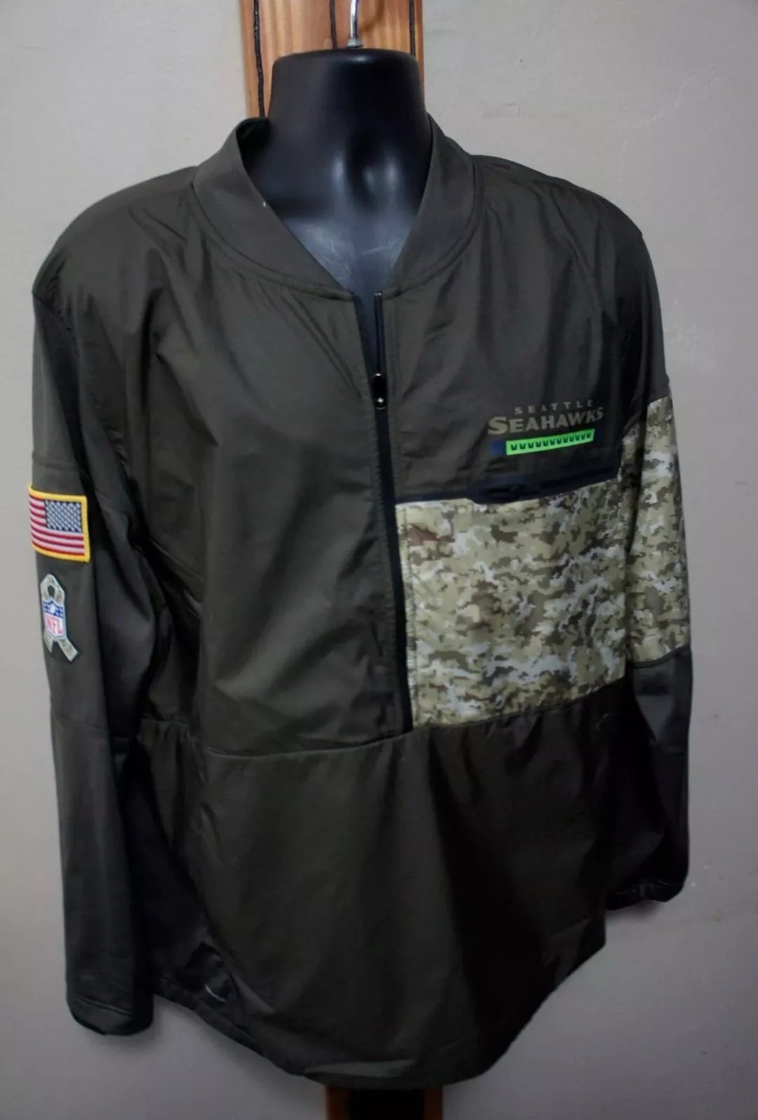 Nike Seattle Seahawks Men's NFL Salute to Service 1/2 Zip Hybrid Jacket Size: M