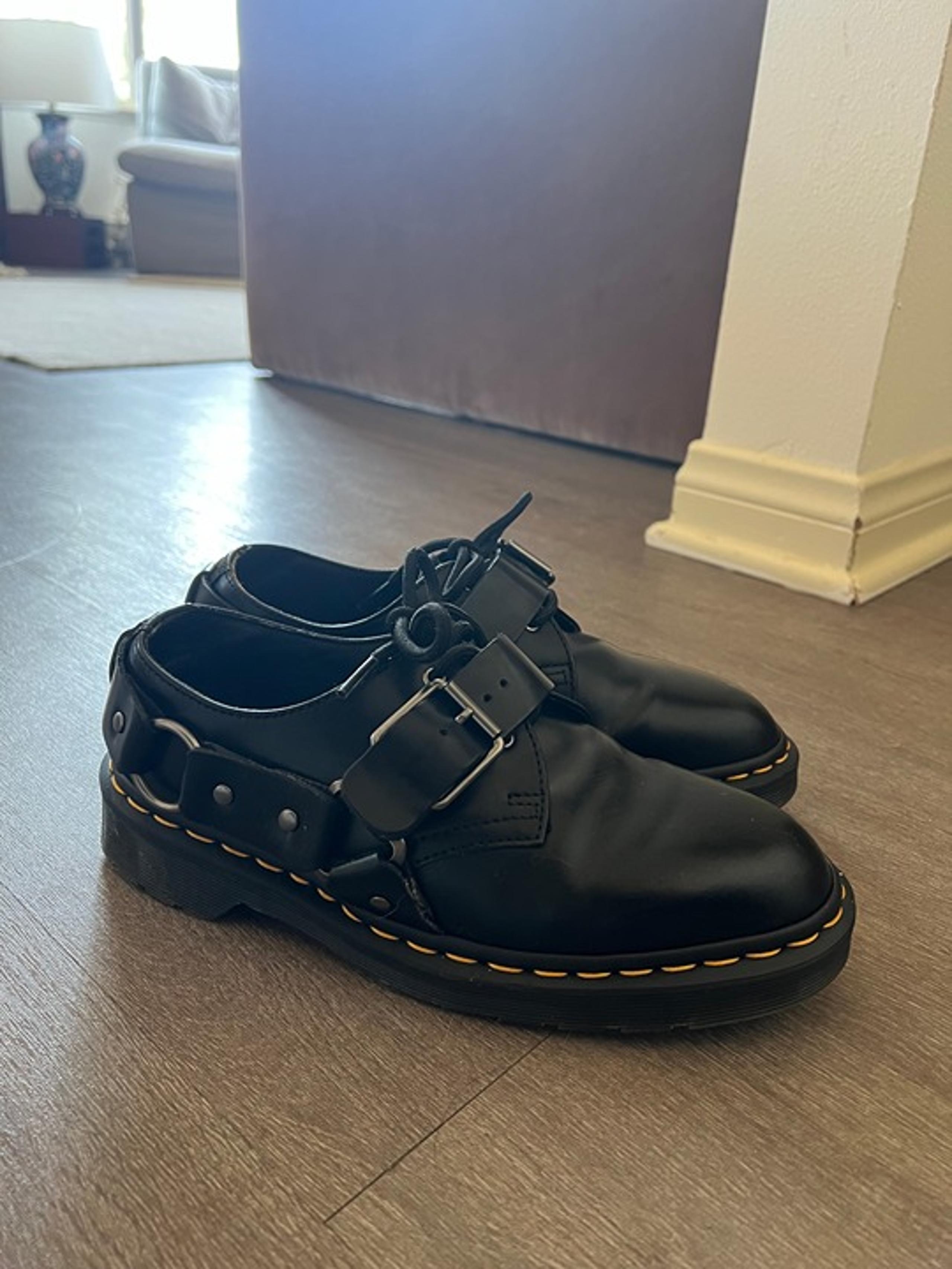 Dr. Martens Henree Polished Smooth Leather Buckle Derby – Black