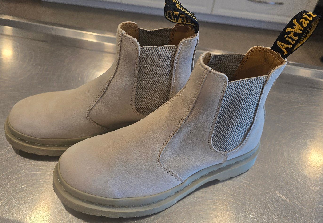 2976 Mono Milled Nubuck Leather Chelsea Boots Dr. Martens