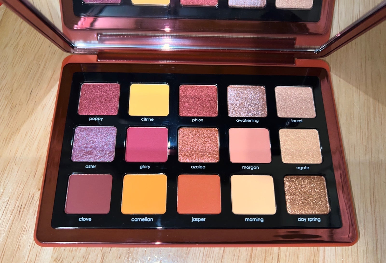 【未使用】Natasha Denona Sunrise アイシャドウパレット Amazon.com : Natasha Denona Sunrise Eyeshadow Palette 0.67