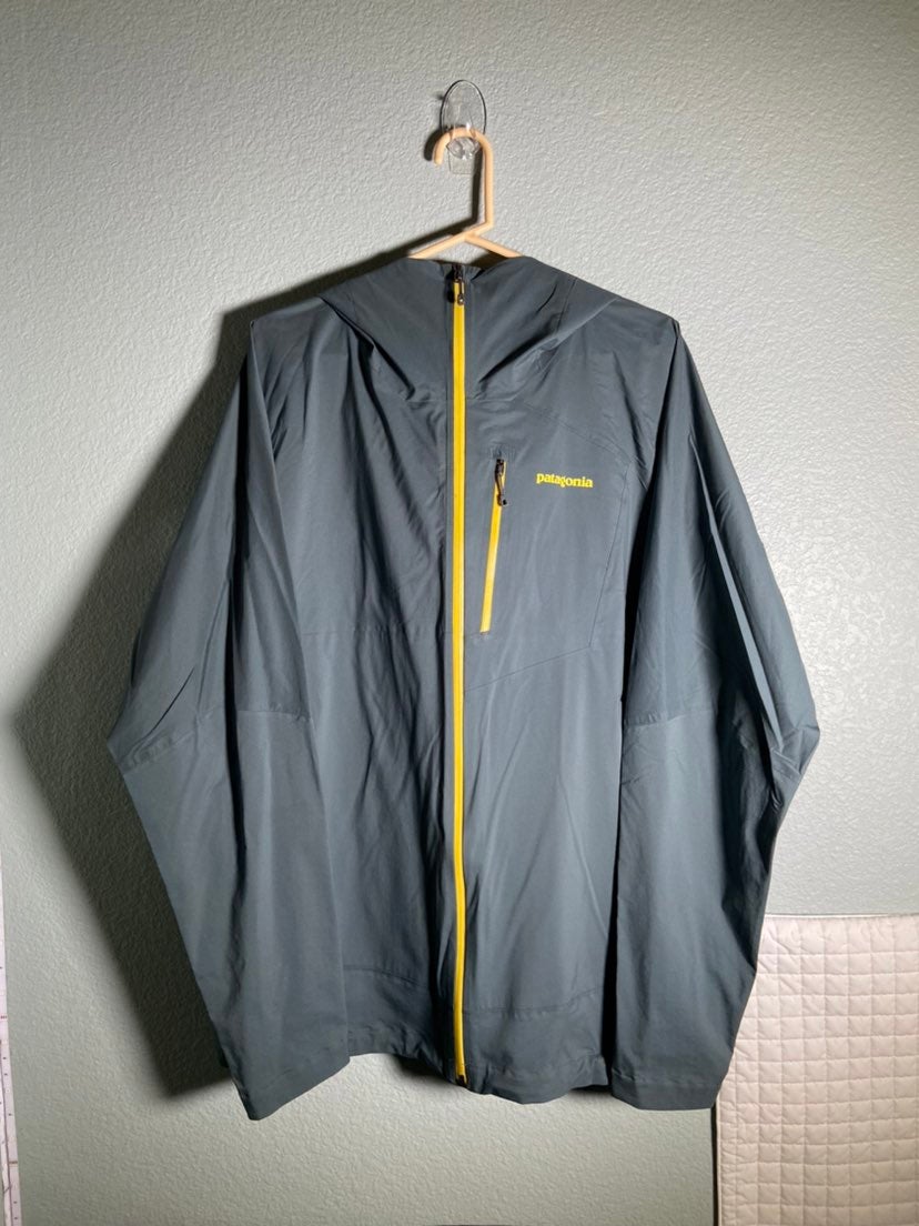 Pantagonia Windbreaker