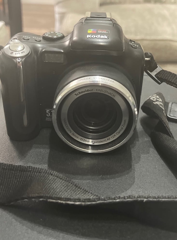 Kodak EasyShare P850 5.1MP Digital Camera - Black w/ Strap, New Battery, TESTED