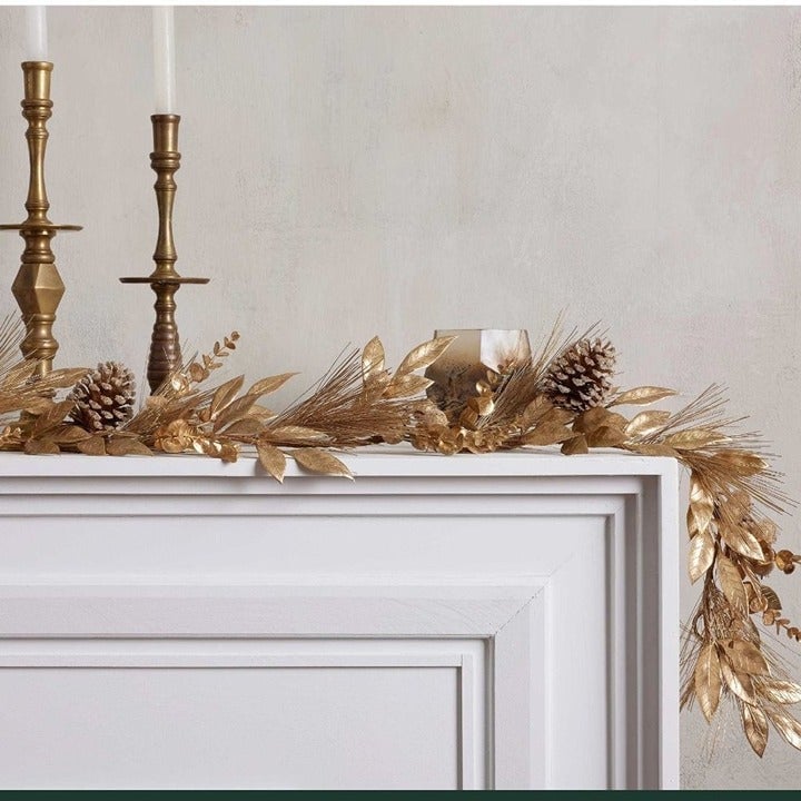 ARHAUS Gold Pinecone Garland