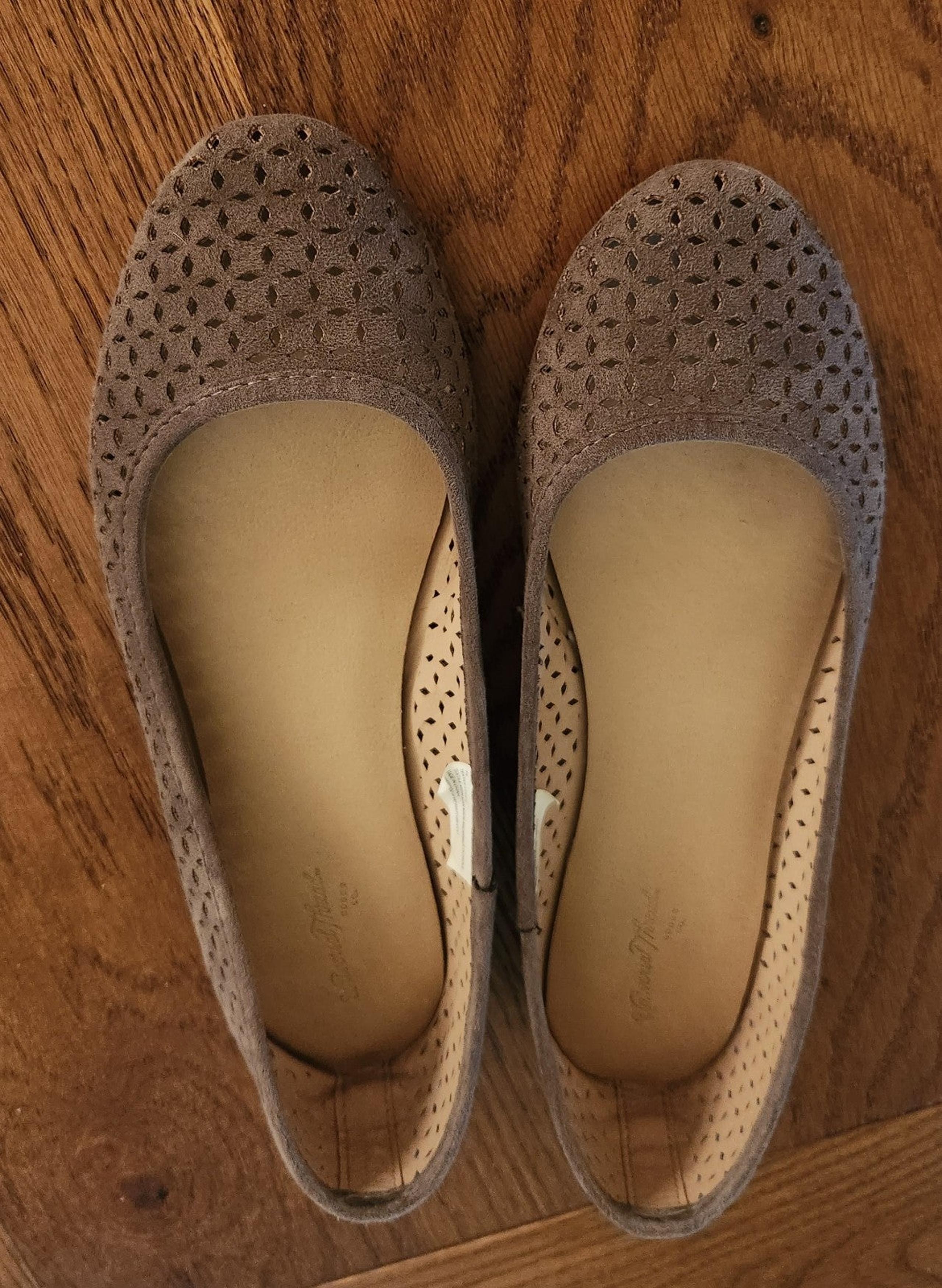Universal Threads Flats