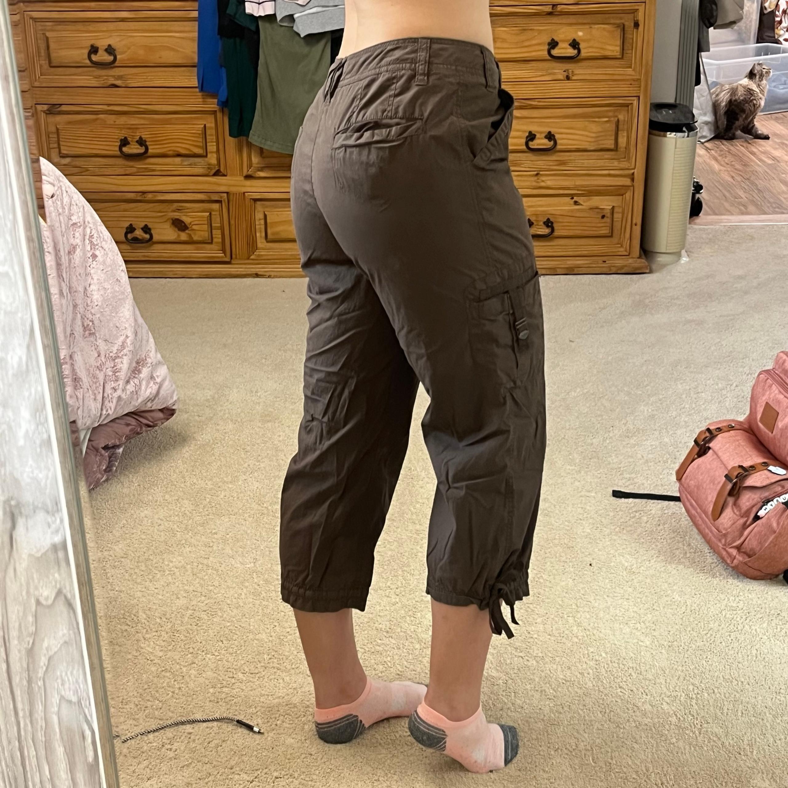 Caribbean Joe Island Supply brown cargo capris pants