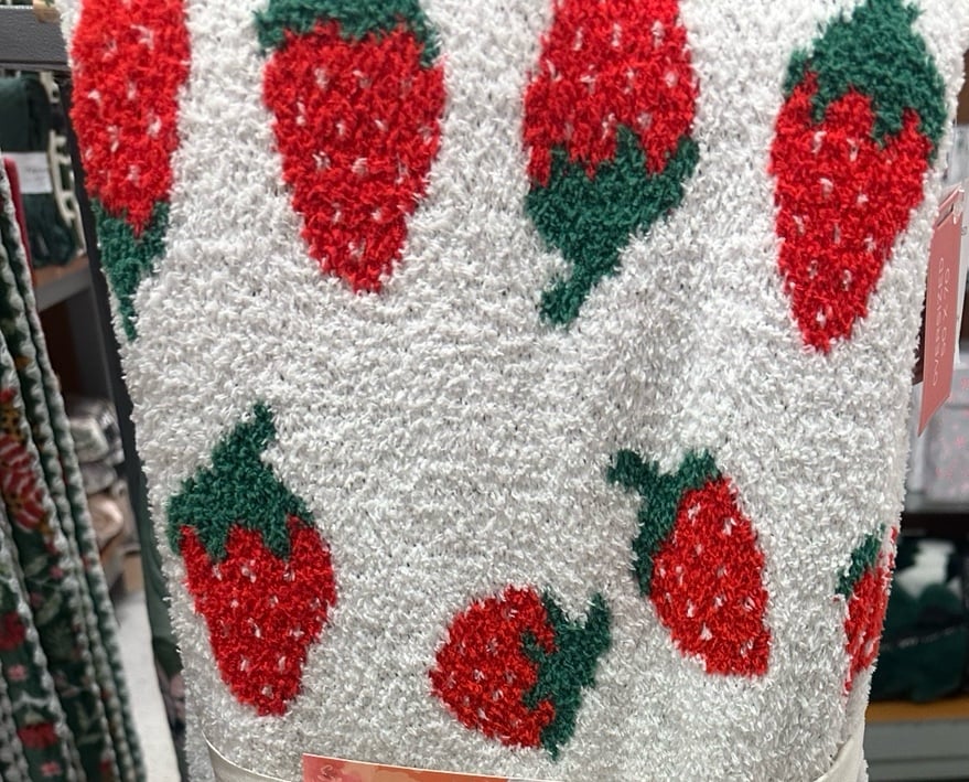 Strawberries feather knit throw
