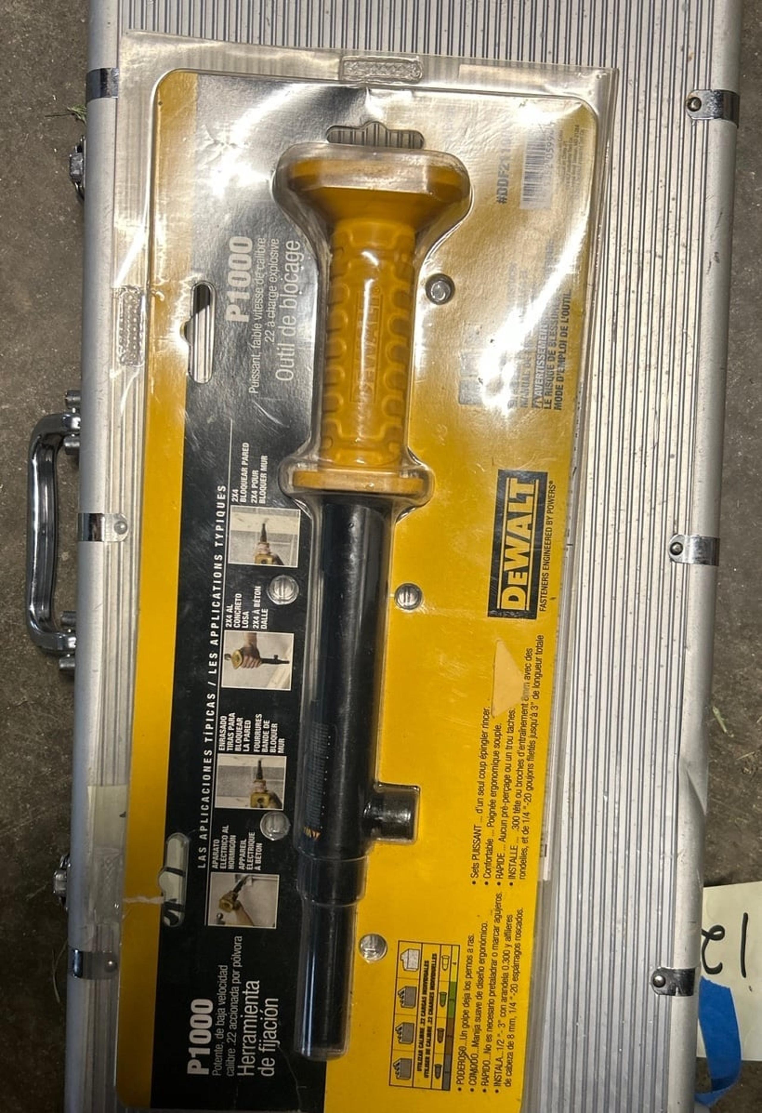 Dewalt p1000 fastening tool