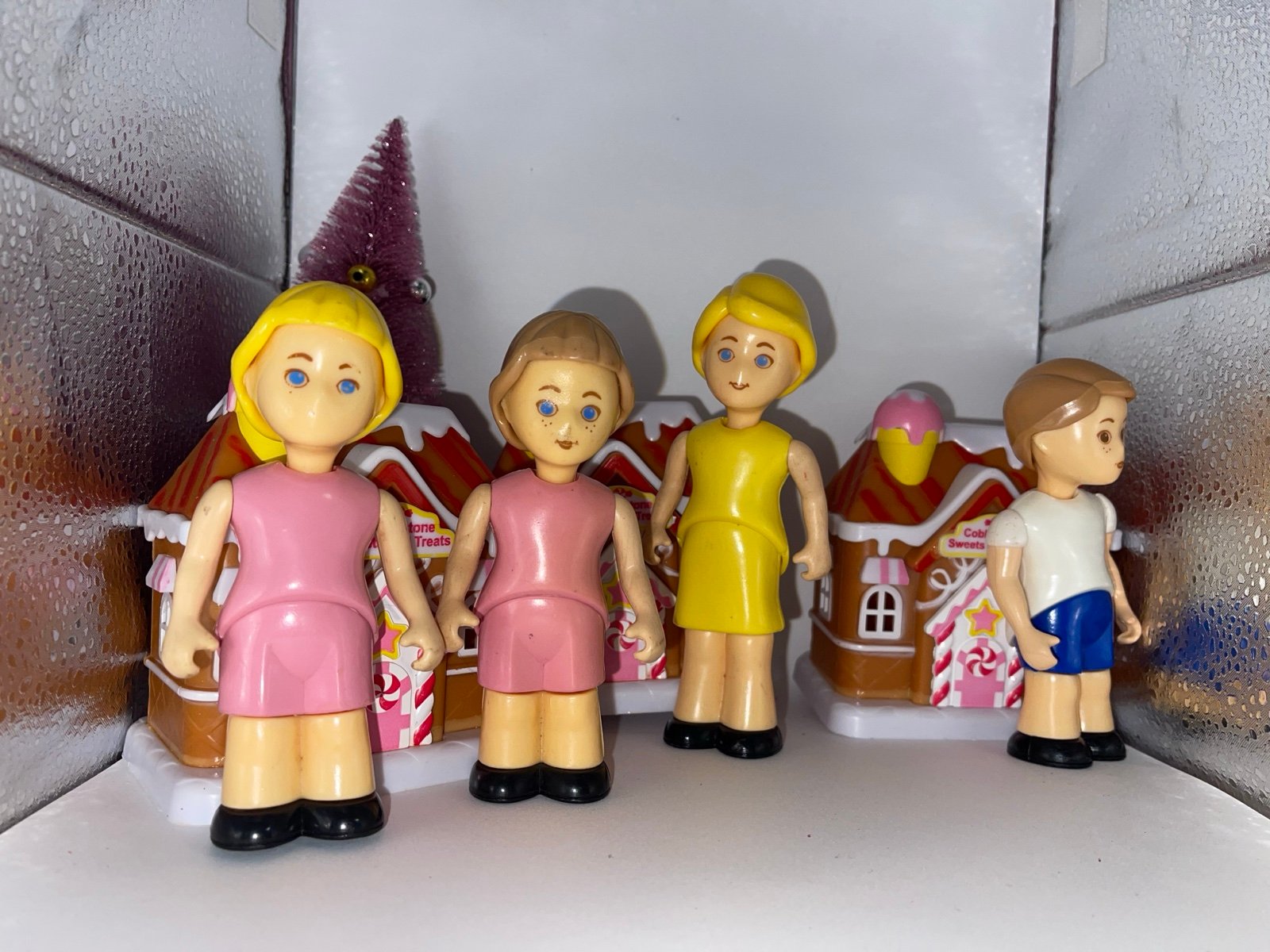 Little Tikes 4 figures people dollhouse set tykes