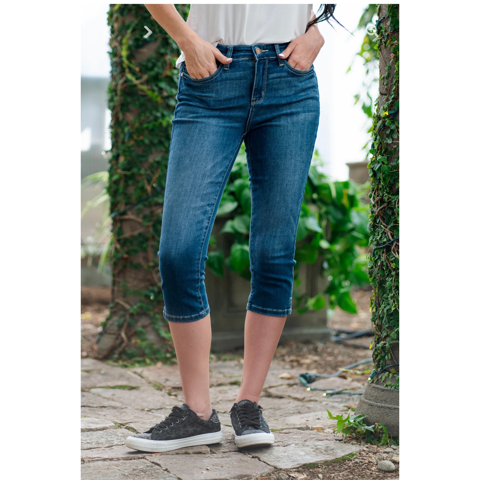 Judy Blue Sophia Mid Rise Capris Skinny Fit Womens Size: 3/36