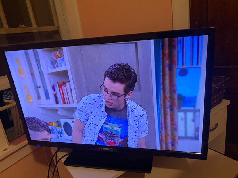32 inch TV with Roku