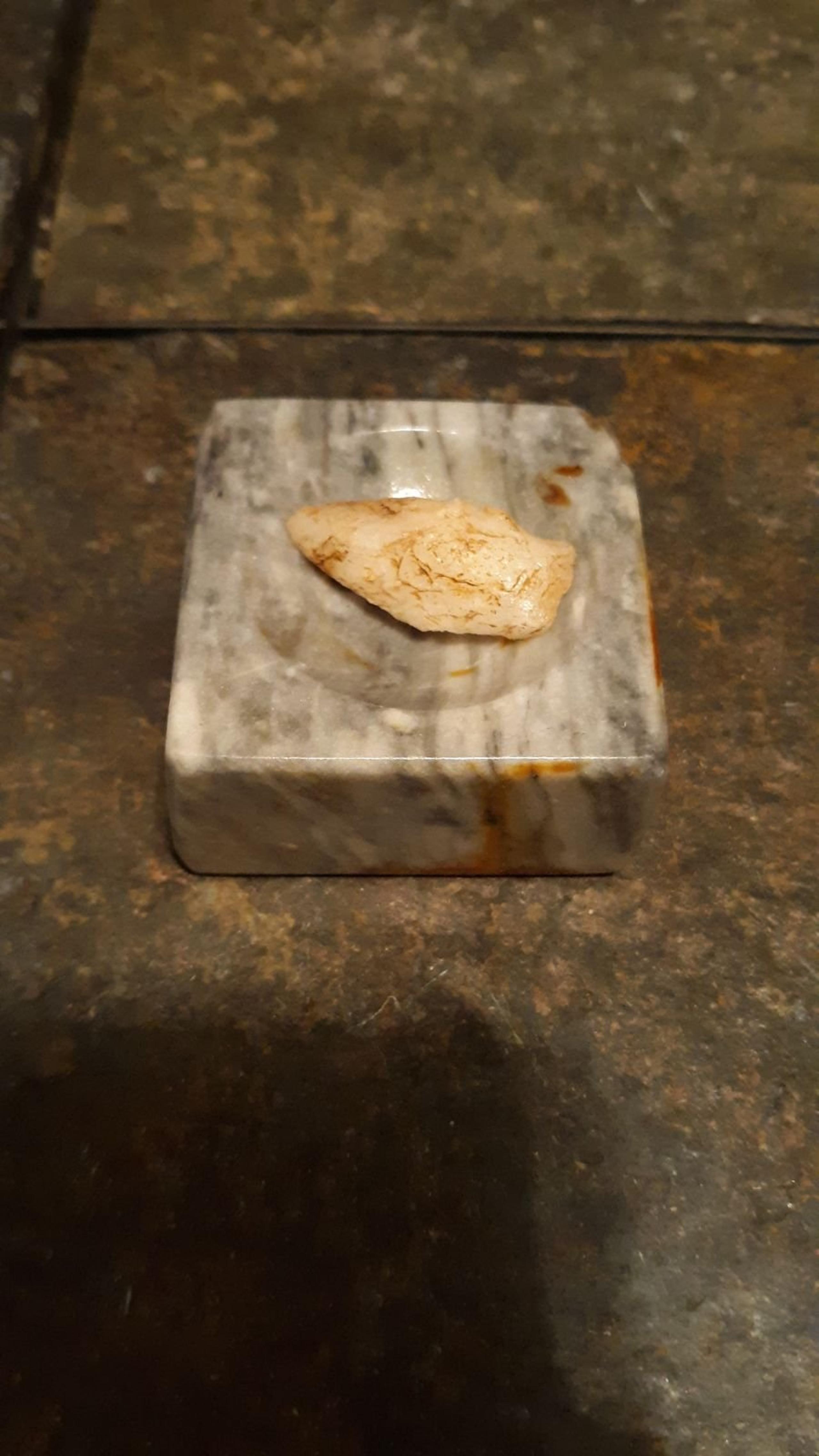INDIAN ARROWHEAD IN SOLID MARBLE DISH