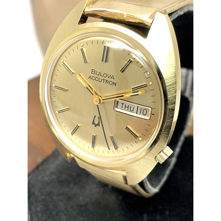 Bulova Accutron 3934 Men's Watch Vintage 1970's N5 Quartz 2182 Gold Steel 36mm